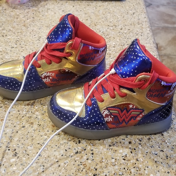 SOLD*EBAY Wonder Woman Light Up High Tops! - Picture 3 of 7
